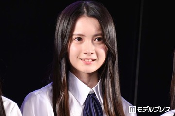 AKB48メンバー、ほっそり美脚際立つミニ丈姿に釘付け「スタイル完璧」「何頭身？」 画像