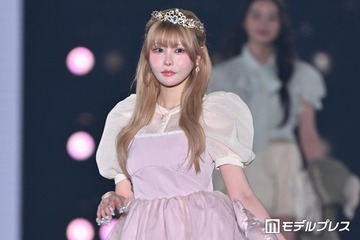 戦慄かなの、タトゥーのぞく姫ルック レースソックスで美脚輝く【関コレ2026S/S】 画像