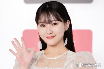 田中美久、美ウエスト際立つショート丈ドロストTシャツ姿に反響「カジュアルだけどセクシー」「スタイル抜群」 画像