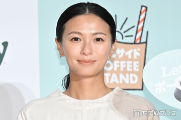 榮倉奈々、ミニワンピ＆フラットシューズで圧巻美脚「異次元の脚の長さ」「オーラ凄すぎる」と反響 画像