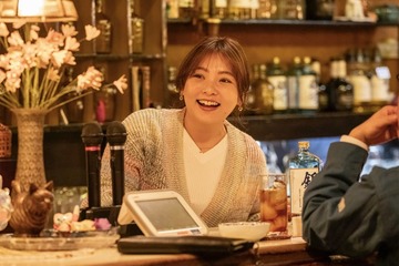 黒木華主演「銀河の一票」初回、“スナックのママ役”野呂佳代の演技に絶賛相次ぐ「ハマり役すぎる」「登場した瞬間から存在感がすごい」 画像