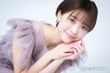 渡邊渚、ブルーのシースルードレス姿公開「透明感すごい」「胸元の肌見せがセクシー」の声 画像