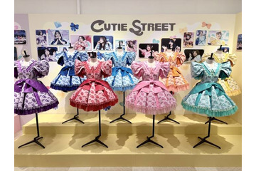 なぜアイドル衣装は“ファッションアーカイブ”になったのか　KAWAII LAB.衣装展にFRUITS ZIPPER、CANDY TUNEら154着が集結 画像
