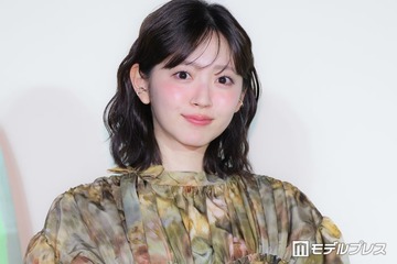 鈴木愛理、フリルミニスカから美脚スラリ「脚長すぎ」「骨格レベチ」とファン絶賛 画像