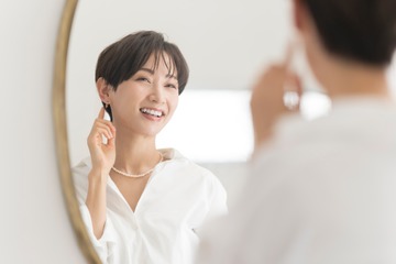 40代、今季の日焼け止めは「トーンアップUV」一択。朝の30秒で「お疲れ顔」をリセットし、夕方まで美肌がつづく理由 画像