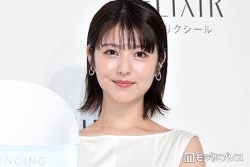 浜辺美波「親友とプチ旅行」駅ホームプライベートショットに「普通にいてびっくり」「オーラ隠しきれてない」と驚きの声 画像