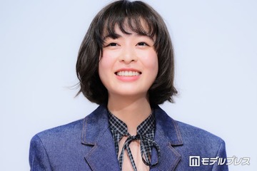森七菜、スリットから美脚ちらり シックな衣装姿に「大人の色気凄い」「艷やかな透明感」と反響 画像