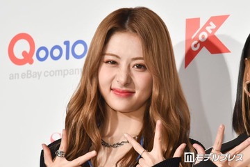 LE SSERAFIMユンジン、脚線美際立つタイトハーフパンツコーデ「膝下の長さがレベチ」「着こなせるのすごい」の声 画像