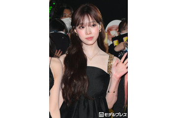 aespaウィンター、ミニスカ×チューブトップ衣装で圧巻美ボディ披露「息を呑む美しさ」「理想のスタイル」 画像