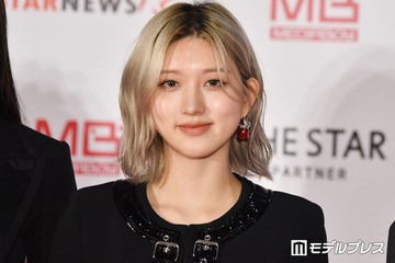 IVEガウル、美デコルテ際立つノースリミニワンピショット公開「透き通るような美肌」「スタイルレベチ」の声 画像