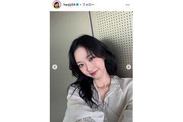 「ペントハウス」出演女優、美脚際立つミニ丈ワンピ姿を披露「脚のラインが芸術レベル」「初夏コーデのお手本」 画像