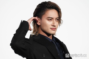 Aぇ! group小島健、気合いの“刈り上げ”アピール 映画公開初日迎え「待ち望んだ結果が表れている」【おそ松さん 人類クズ化計画!!!!!?】 画像