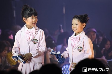 SNS総フォロワー170万超・ぽるぽるふぁみりー、お揃いピンク制服姿に視線集中「ちびっ子モデル癒やされる」「愛おしい」の声【学生ランウェイ名古屋】 画像