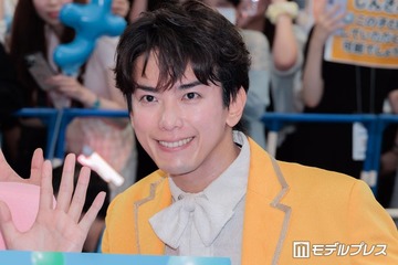 純烈弟分「モナキ」じん、幼少期ショット公開「目元の面影がすごい」「ポーズと表情がめっちゃ可愛い」と話題 画像