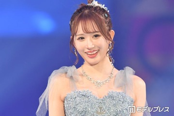 「シャッフルアイランド」伊藤桃々「韓国行く前にロングにした」デコルテ輝くキャミドレス姿に「お人形さんみたい」「透明感がすごい」と反響 画像