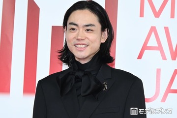 【MAJ2026】菅田将暉「MAJ」レカペ降臨 ファンに笑顔でピースサインも 画像