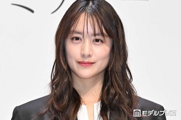 山本美月、子どもとトイ・ストーリーホテルへ 親子ショットに反響「旦那さんの投稿と繋がった」「サイズ感可愛すぎる」の声 画像
