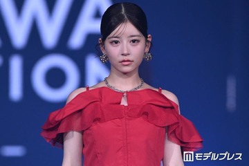 FRUITS ZIPPER月足天音、メンカラオフショルで登場 キュートな着こなし披露【オキコレ2026】 画像