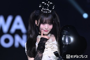 CUTIE STREET真鍋凪咲、王冠×変形ドレス着こなす「似合いすぎ」「かっこいい」と反響【オキコレ2026】 画像