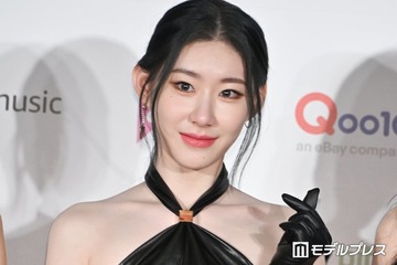 ITZYチェリョン、胸元開放のチューブトップ姿公開「色気と上品さのバランスが神」「赤が似合いすぎる」と絶賛の声 画像