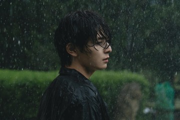 「一次元の挿し木」初回、恩師の死・不気味に見つめる謎の男…七瀬悠（山田涼介）に迫る複数の不可解な出来事に「鳥肌が止まらない」「不気味すぎる」の声 画像