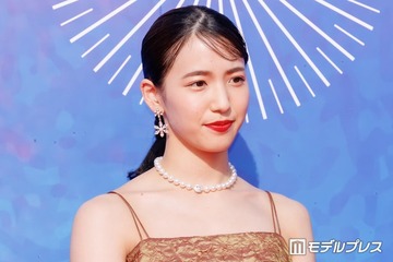 AKB48メンバー、ミニスカコーデで圧巻美脚披露「ビジュ優勝」「スタイル良すぎて二度見」 画像