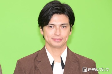 川崎希の夫・アレクサンダー「めっちゃ照れてる」本田圭佑選手と握手する息子の姿公開「表情が可愛すぎる」「特別な思い出になりそう」の声 画像