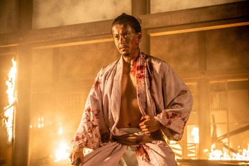 「豊臣兄弟！」信長役・小栗旬、アドリブに込めた本音とは「本能寺の変」舞台裏に迫る「光秀と向き合った時に心の中から出た言葉」【インタビュー後編】 画像