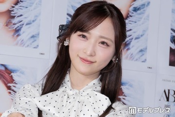 AKB48小栗有以、ノースリ×ミニ丈衣装で美脚輝く「お人形さんみたい」「どの角度から見ても可愛い」と反響 画像