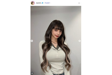 広島カープ小園海斗選手の妻・渡辺リサ、ウェーブヘア×ショートパンツの夏全開コーデで圧巻美脚際立つ「お人形さんかと思った」「カッコ良すぎ」 画像