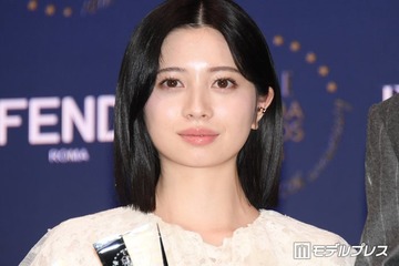 桜田ひより、大胆ワンショルダードレスで美デコルテ輝く「大人っぽくて美しい」「透明感がすごい」と反響 画像