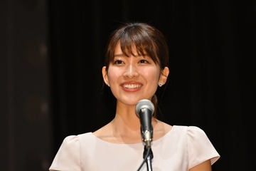元TBS山本里菜アナ、背中チラリのバックスタイルコーデ披露「セクシー」「おしゃれ」の声 画像