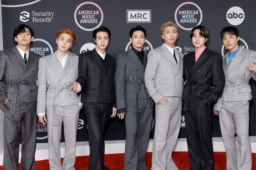 BTS、パリ公演からW杯ハーフタイムショーまでの24時間 密着Vlogに反響「分刻みスケジュール」「どの瞬間もかっこいい」 画像