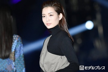 スピードワゴン井戸田潤の美人妻「ベビーとデート」次男顔出し親子ショット公開「ママにもパパにも似てて愛らしい」「大きくなりましたね」と反響 画像