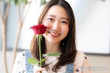 「ガールオアレディ3」小田美夢、背中全開のウエディングドレス姿披露「映画のワンシーンみたい」「スタイル抜群」の声 画像
