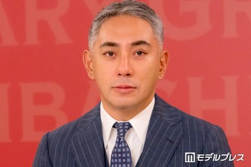 市川團十郎、　プールサイドで稽古する息子の姿公開に反響「将来が楽しみ」「すっかり役者の後ろ姿」の声 画像