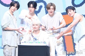 TOMORROW X TOGETHER、来日プレミアムライブ開催 HUENINGKAIはサプライズ誕生日祝福に驚き 画像
