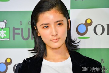 藤井萩花、兄・WEST．藤井流星＆妹・藤井夏恋との3ショット公開「お腹に優しく手添えてて素敵」「美男美女すぎて眼福」と話題 画像