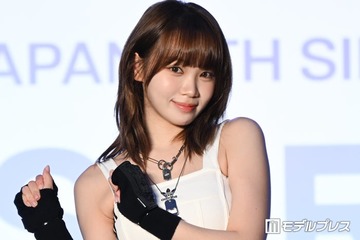 LE SSERAFIMチェウォン、ショート丈シャツ＆ショーパンで美スタイル際立つ「レベチ」「脚のラインが美しい」の声 画像