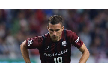 ポドルスキが肉を切る！レストランを開店 画像