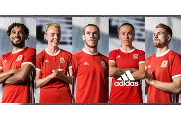 エンブレムの「赤い竜」が力強い！ウェールズ代表の2018新ユニフォーム 画像