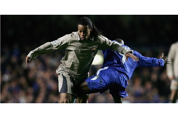 こりゃ異例…ロナウジーニョの“変態ゴール“、なんとチェルシーがTwitterで紹介 画像