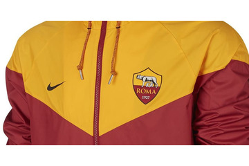 ローマ、胸のV字がアイコニックな2017-18「ウィンドランナー」 画像