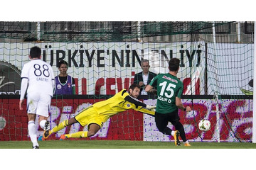 史上最悪のPK？トルコで生まれた「コロコロPK」が話題 画像