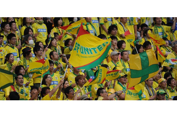 J2開幕戦をスタジアムで観戦した「セクシー女優」って誰？ 画像