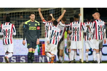 堂安＆小林がプレーの蘭1部、首位が下位に大惨敗…監督も「訳わからん」 画像