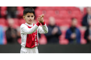 脳損傷のヌーリに敬意…11歳少年の「34回のリフティング」が胸にくる 画像