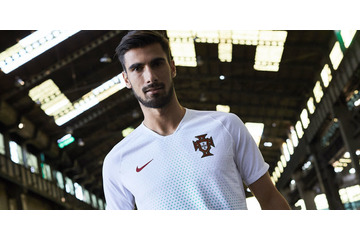 ポルトガル代表、「クロス」を散りばめたW杯アウェイユニフォームを発表！ 画像