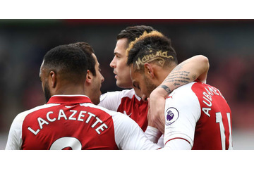 アーセナルFWオーバメヤング、「亡き祖母に捧げる」髪形に 画像