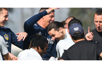 イブラヒモヴィッチ、LAギャラクシーで初練習！楽しそうだ 画像